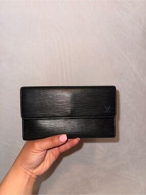 Louis Vuitton Black Epi Sarah Wallet CA0946